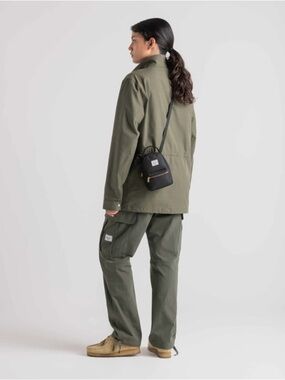 Herschel Supply Co. Nova Black Crossbody 1.5 L 7”x5”x2”